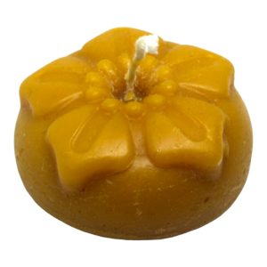 Poinsettia shaped beeswax candle 80g