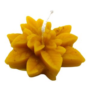 Small flower shaped beeswax candle 20g